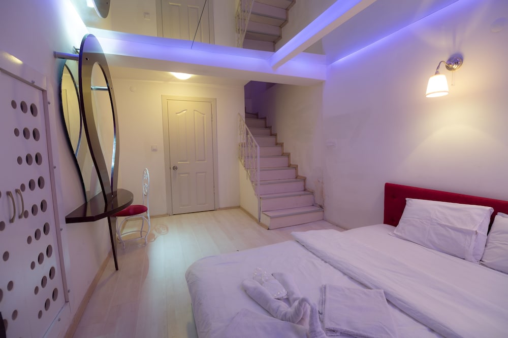 

Lamezia Terme - Istanbul - Element Suites