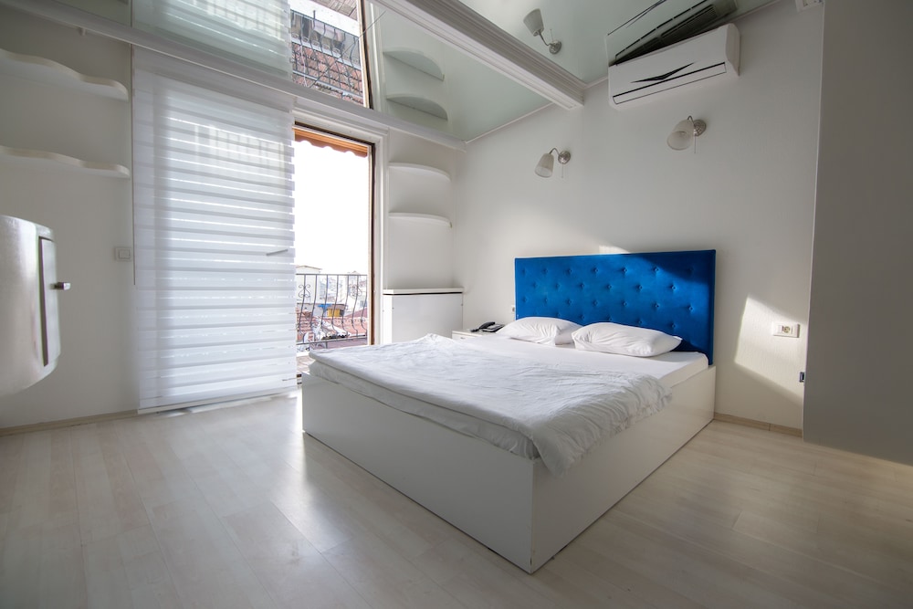 

Palermo - Istanbul - Element Suites