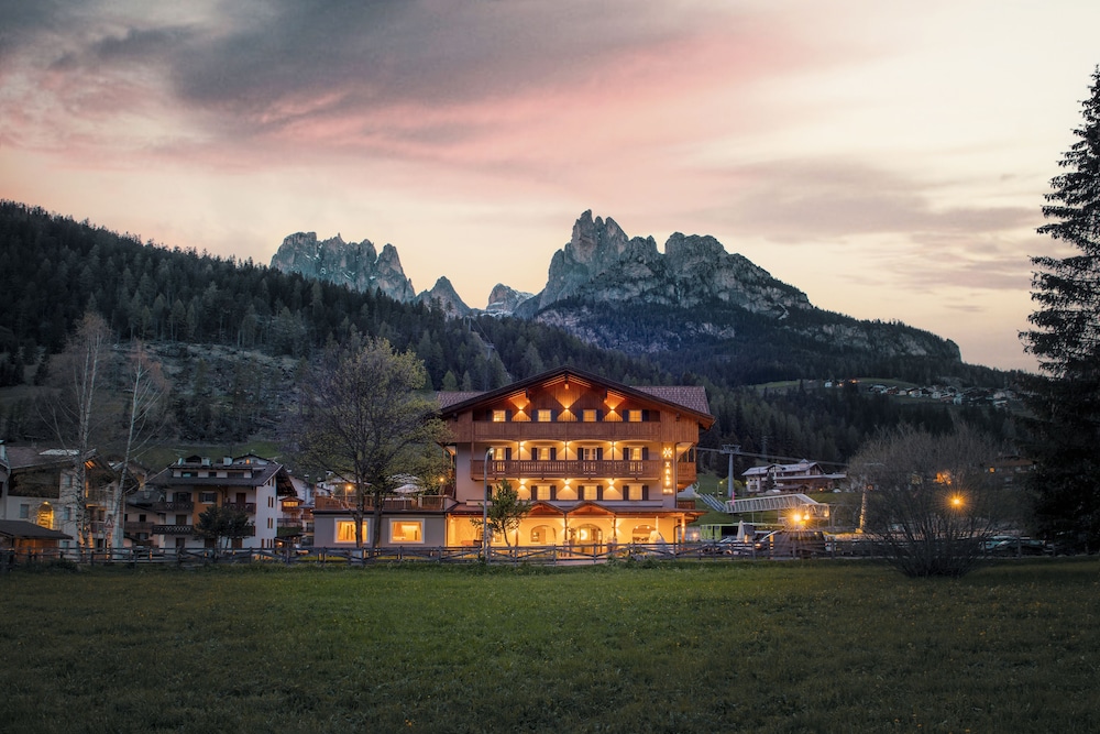 

Bologna - Val di Fassa, Montagna Italia - X Alp Hotel