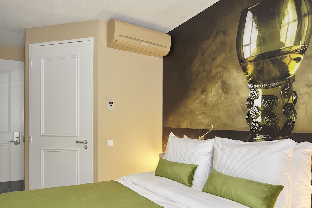 

Bari - Schiphol - The Muse Amsterdam - Boutique Hotel