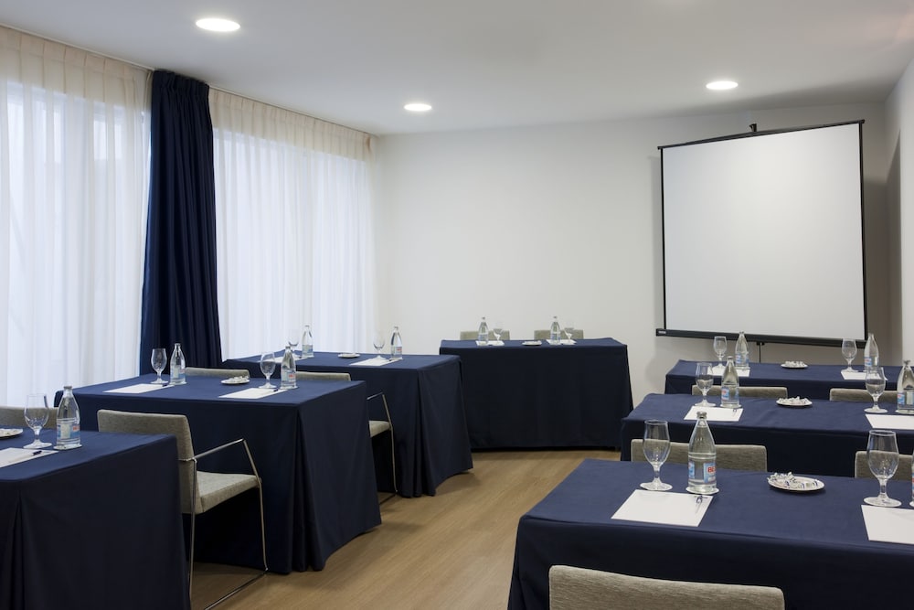 

Milano - Móstoles - Holiday Inn Express MADRID - LEGANES