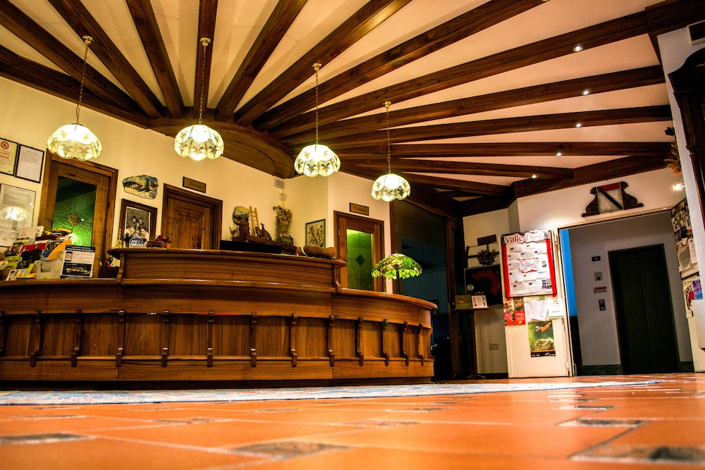 

Bari - Fénis - Hotel Comtes De Challant Albergo Etico Valle d'Aosta
