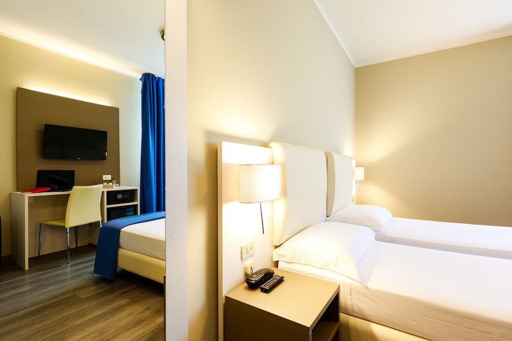 

Lamezia Terme - Malpensa - Hotel Oleggio Malpensa