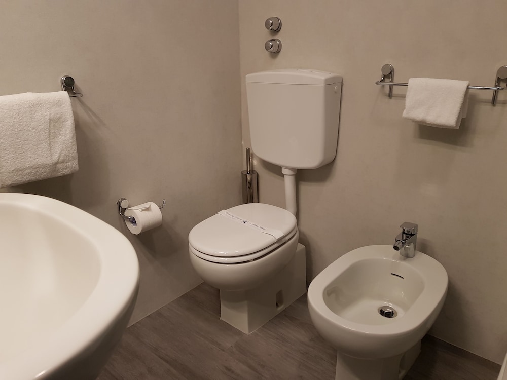 

Bari - Lonate Pozzolo - Hotel Oleggio Malpensa