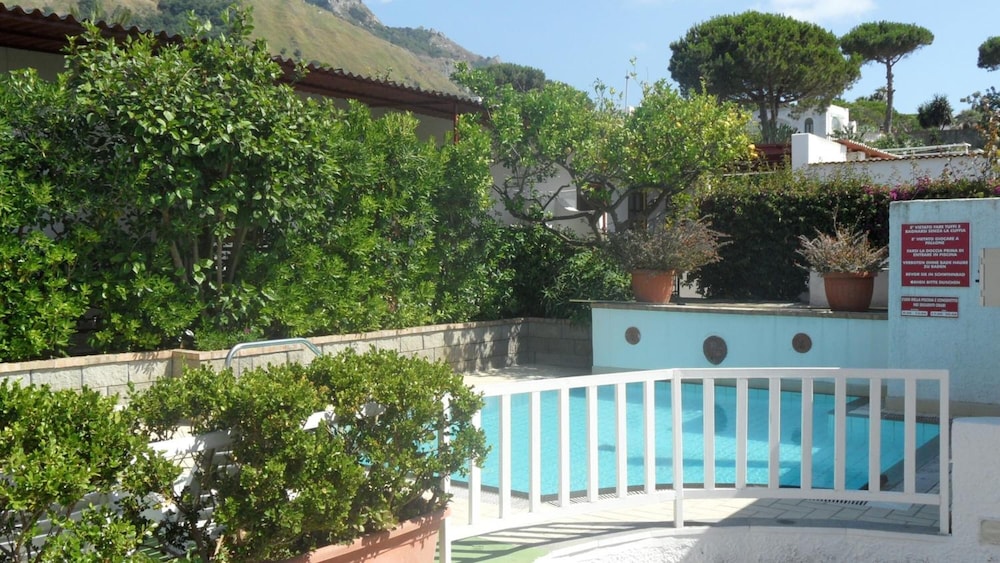 

Milano - Ischia - Hotel Villa Mena