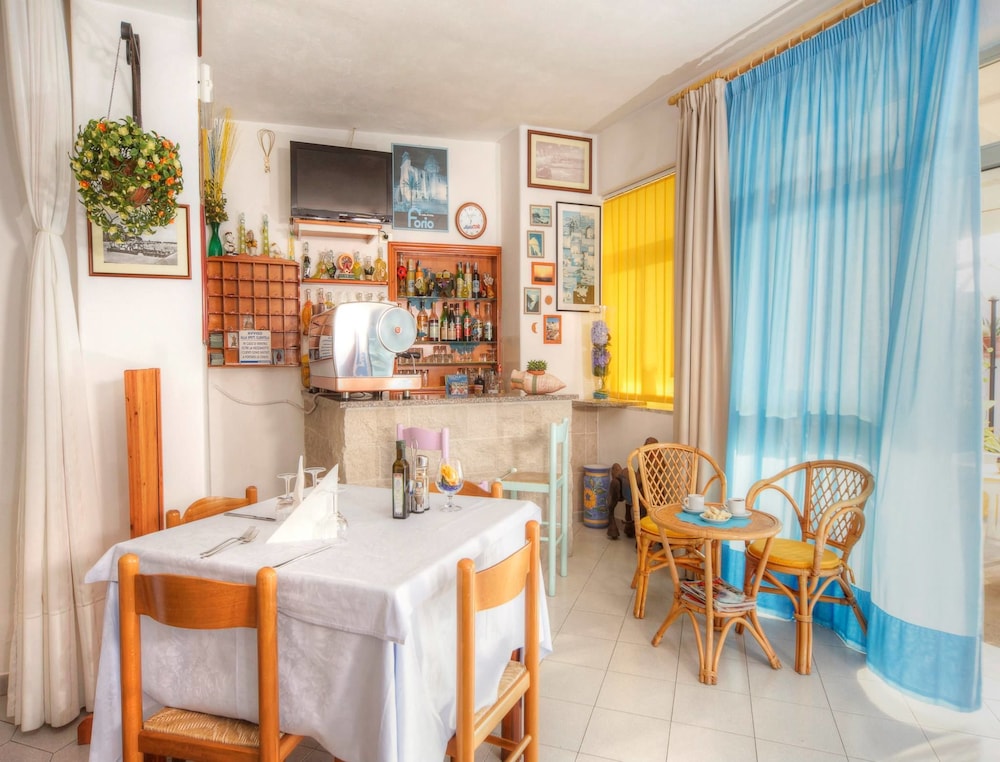 

Milano - Ischia - Hotel Villa Mena