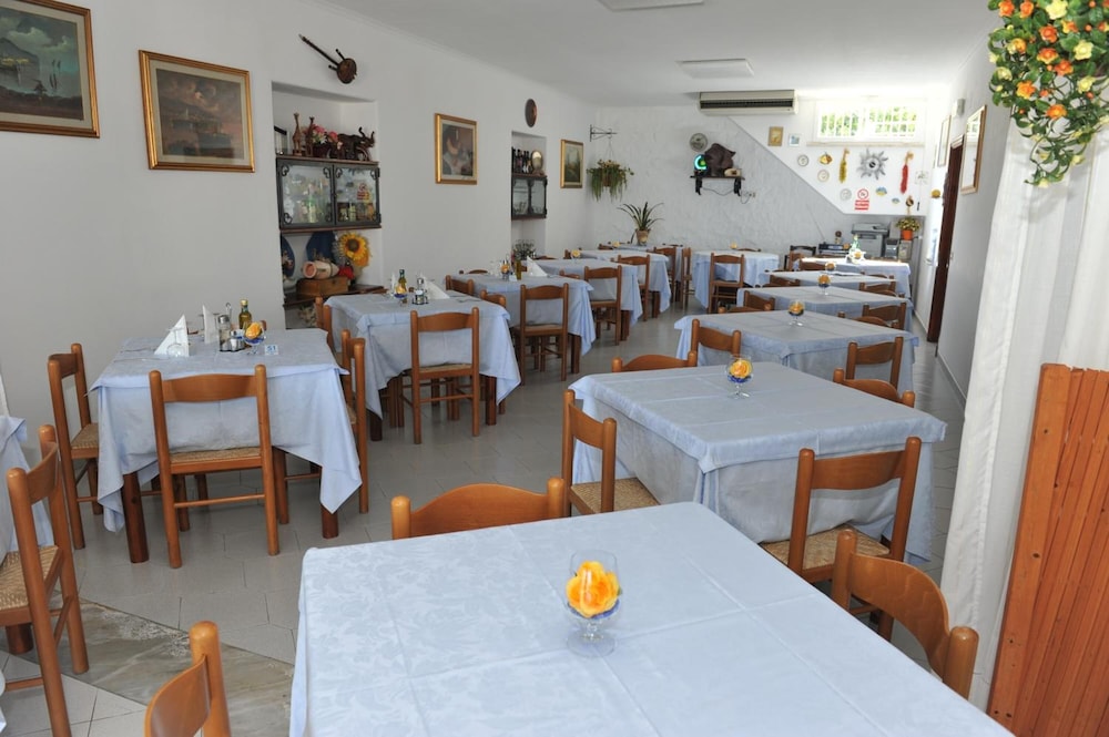 

Milano - Ischia - Hotel Villa Mena