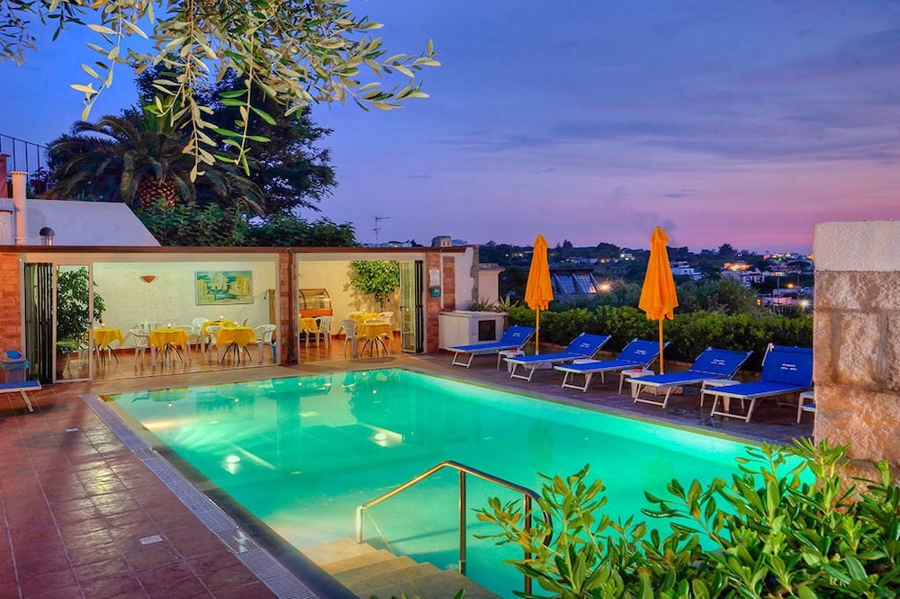 

Milano - Ischia - Hotel Villa Mena