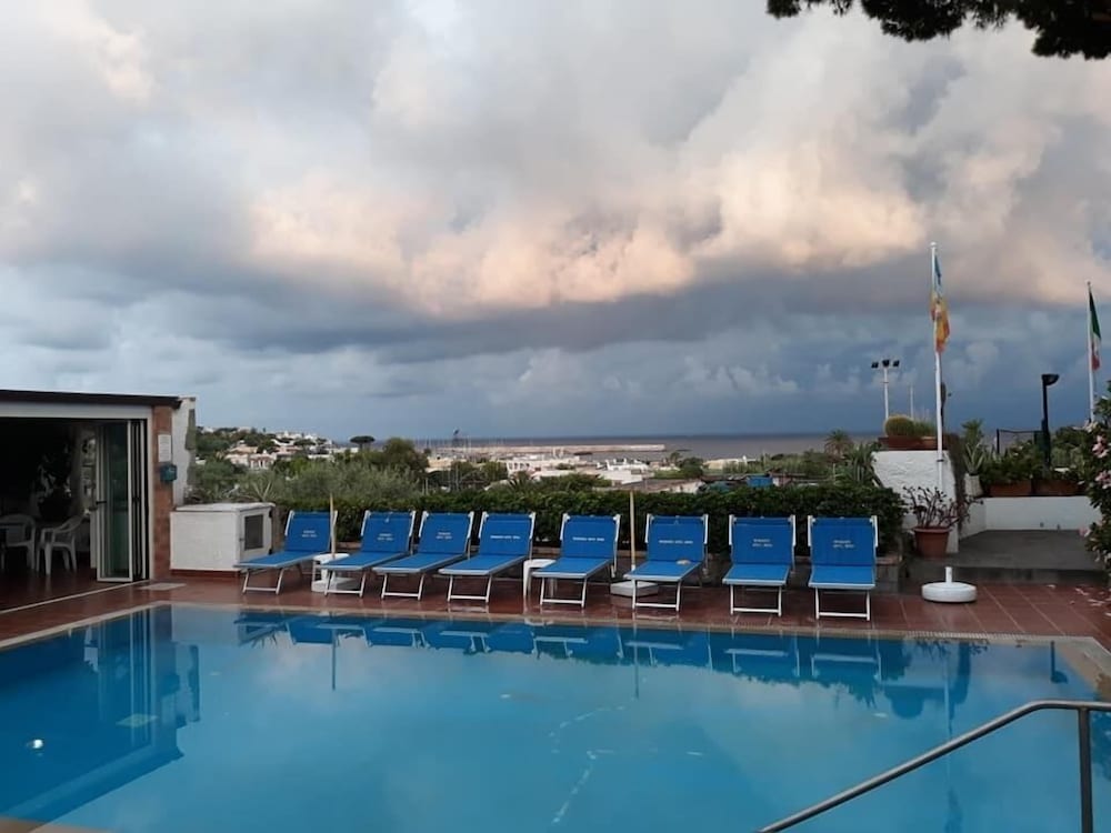 

Milano - Ischia - Hotel Villa Mena