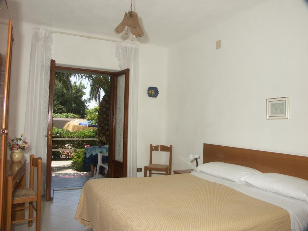 

Milano - Ischia - Hotel Villa Mena