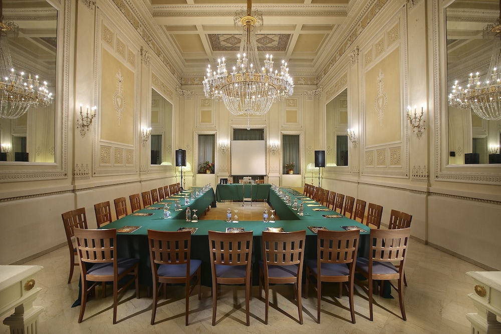 

Napoli - Pistoia - Grand Hotel Plaza & Locanda Maggiore