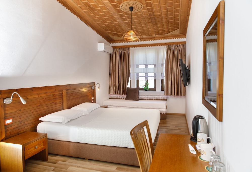

Roma - Gjirokastër - Hotel Kodra