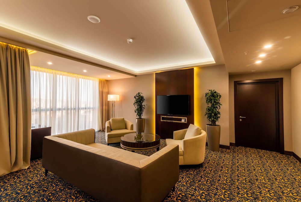 Ramada Hotel & Suites By Wyndham Yerevan 5