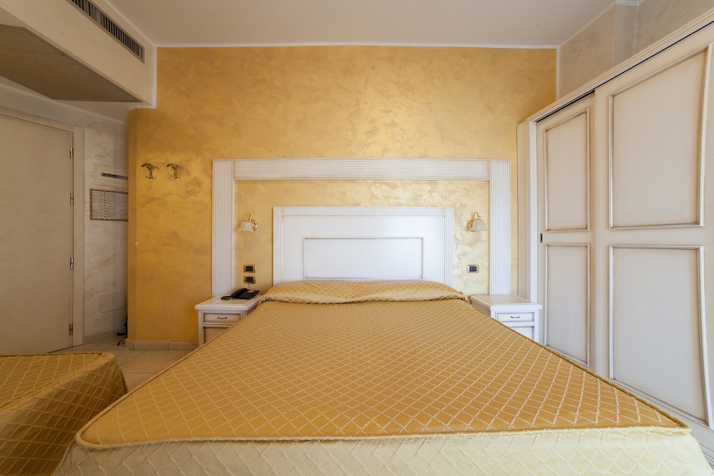 

Milano - Riviera Romagnola, Mare Italia - Hotel Diplomat Palace