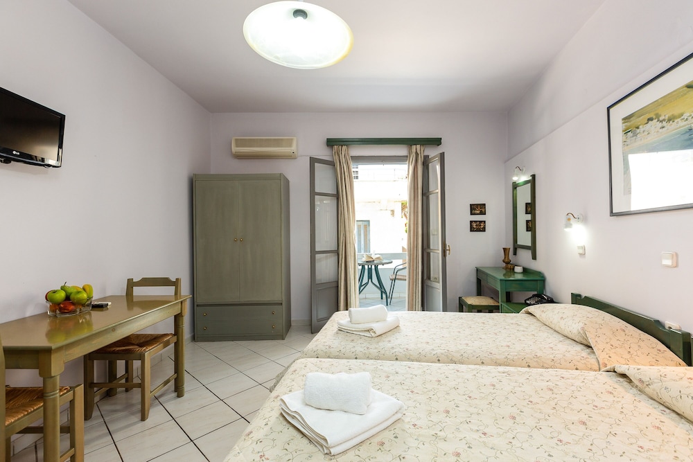 

Catania - Mylopotamos - Philoxenia Villas