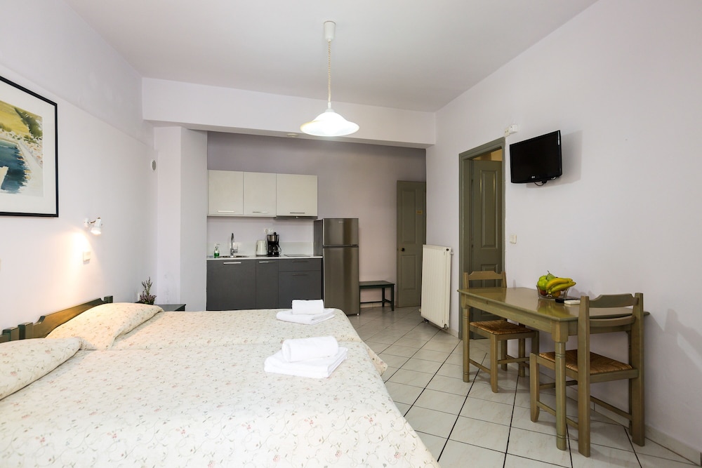 

Milano - Mylopotamos - Philoxenia Villas