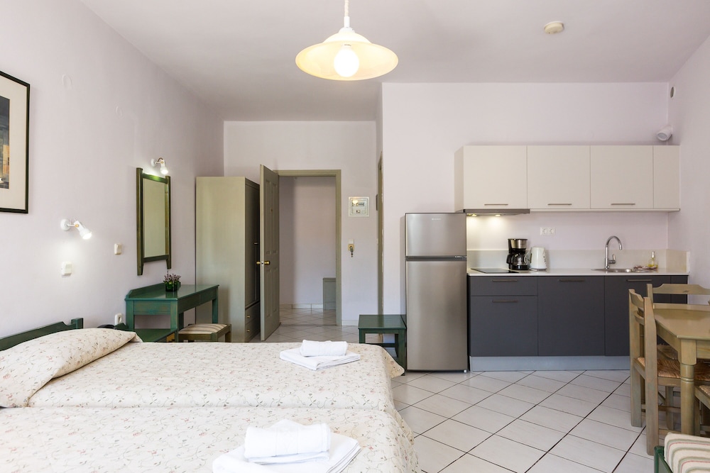 

Milano - Skaleta - Philoxenia Villas