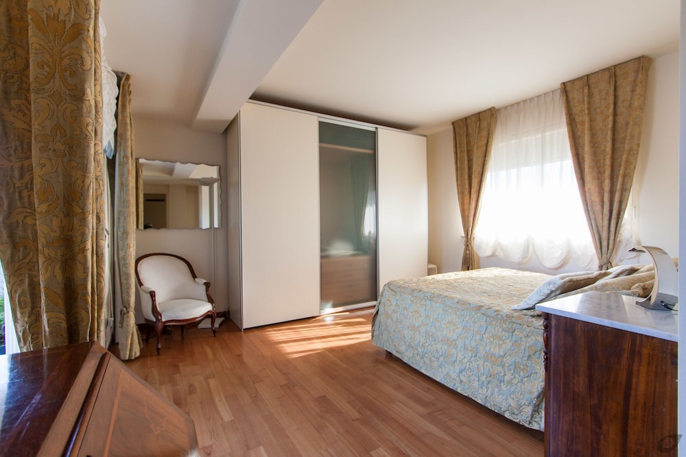 

Milano - Forte dei Marmi - Verdeluna ApartHotel