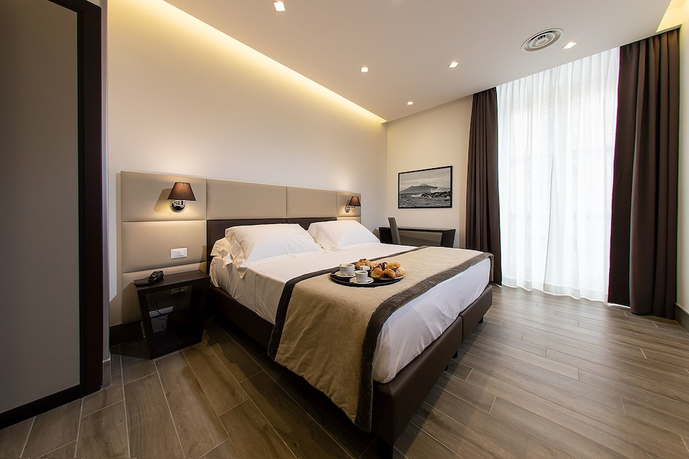 

Milano - Casalnuovo di Napoli - Hotel Palazzo Argenta