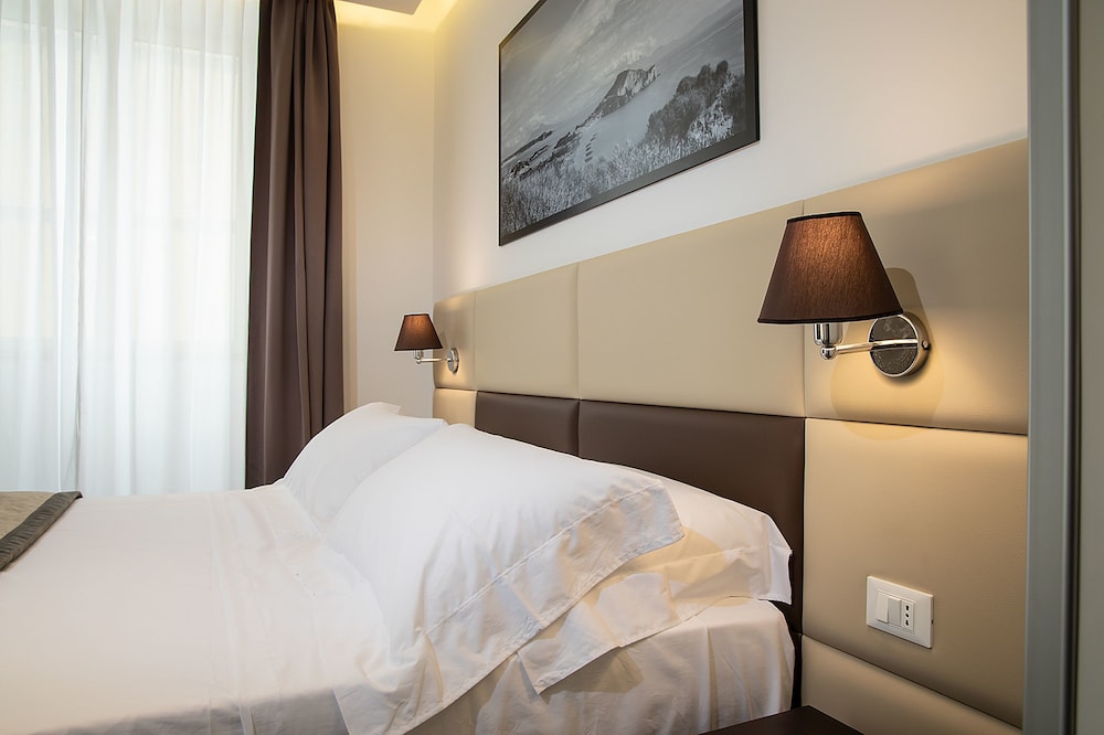 

Milano - Casalnuovo di Napoli - Hotel Palazzo Argenta