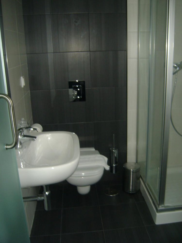 

Milano - Ourém - Hotel Genesis