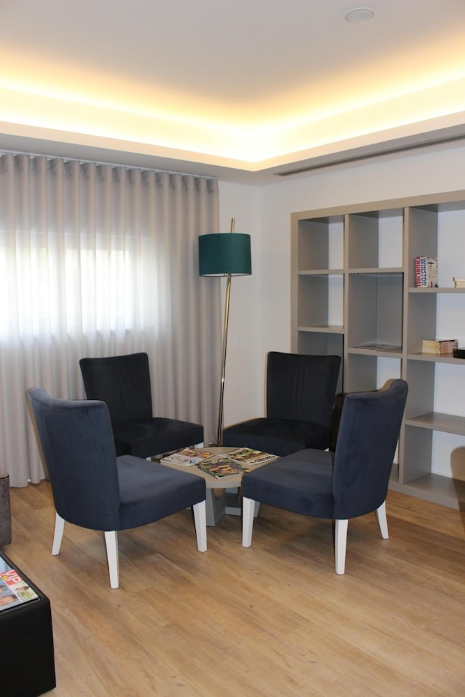 

Milano - Ourém - Hotel Genesis