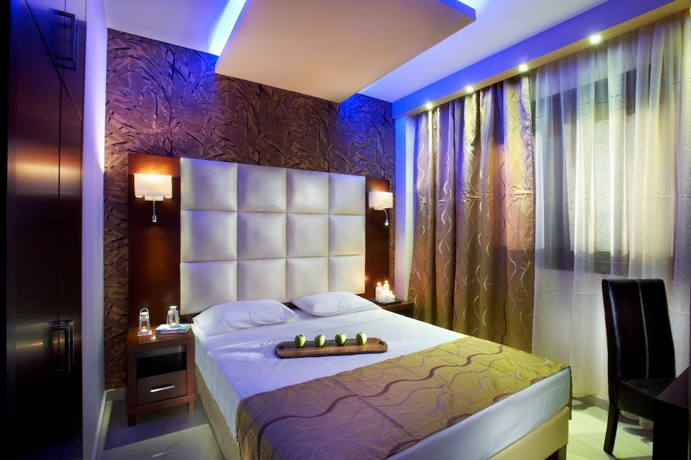 

Milano - Nikiti - 4- you Family