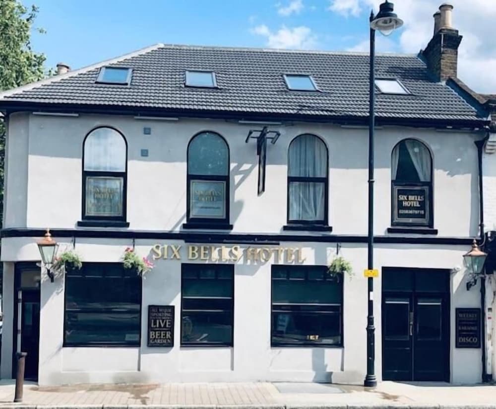 

Milano - Enfield - The Six Bells Hotel
