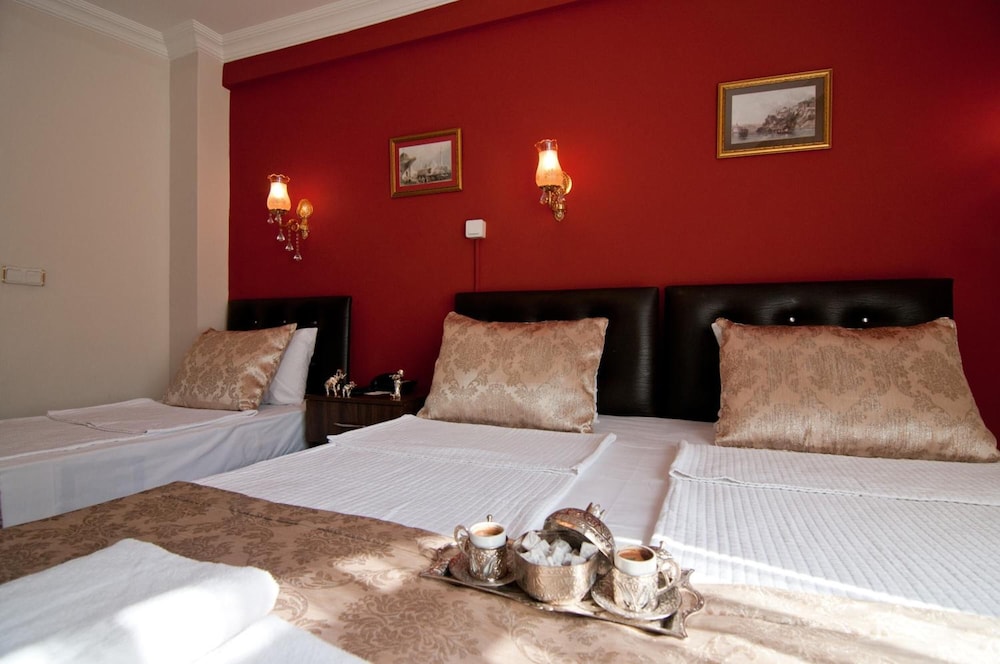 

Bari - Beyoğlu - Magnificent Hotel