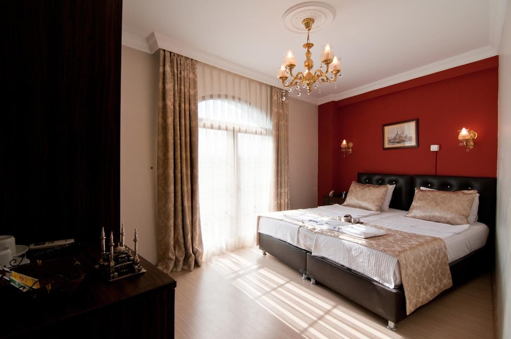 

Torino - Istanbul - Magnificent Hotel