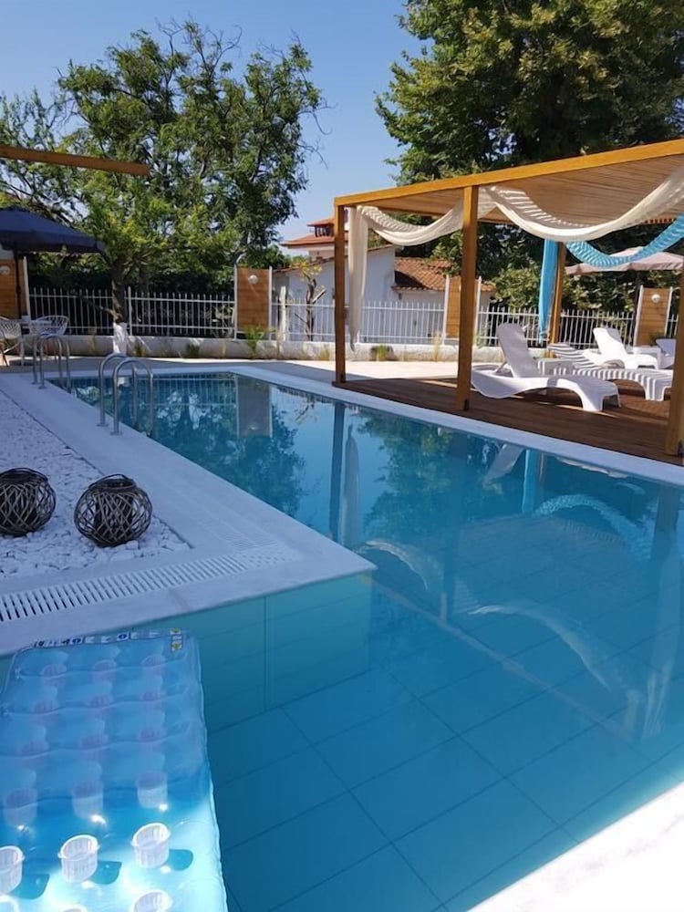 

Milano - Leptokarya - Agorastos Luxury Living