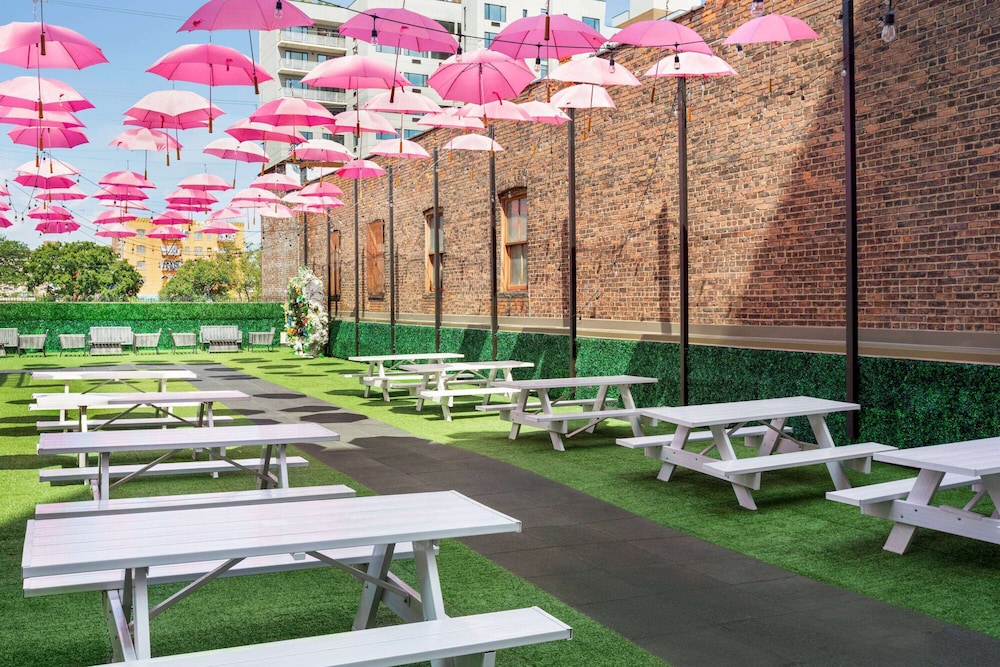 

Venezia - Bronx - Wingate by Wyndham Bronx/Haven Park
