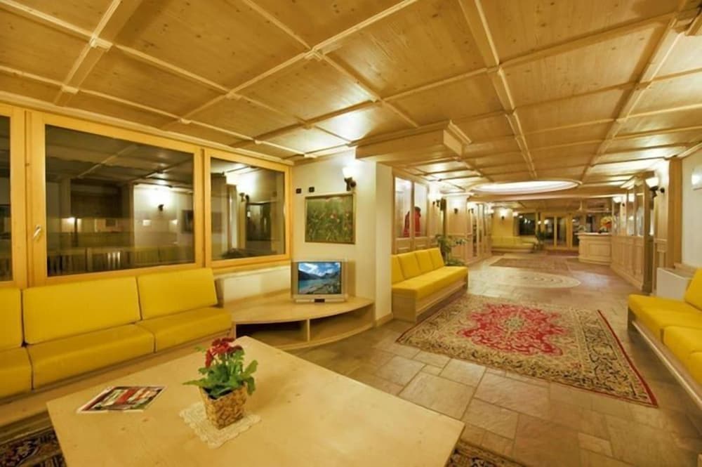 

Comiso - Madesimo - Boscone Suite Hotel