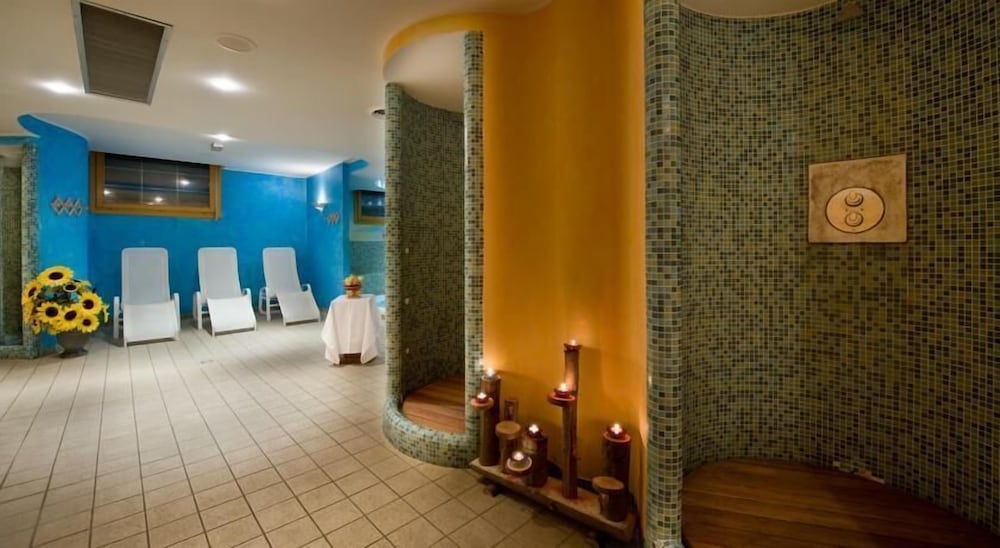 

Napoli - Madesimo - Boscone Suite Hotel