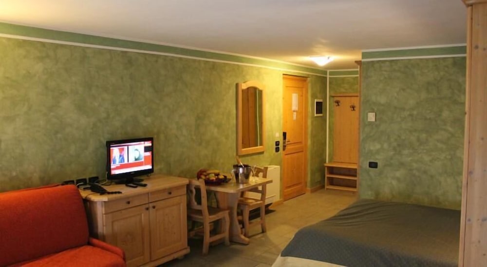 

Bari - Madesimo - Boscone Suite Hotel