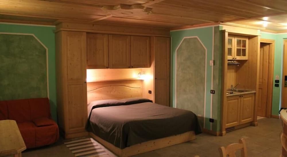 

Napoli - Madesimo - Boscone Suite Hotel