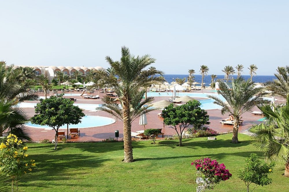 

Roma - Coraya Bay - Three Corners Sea Beach Resort