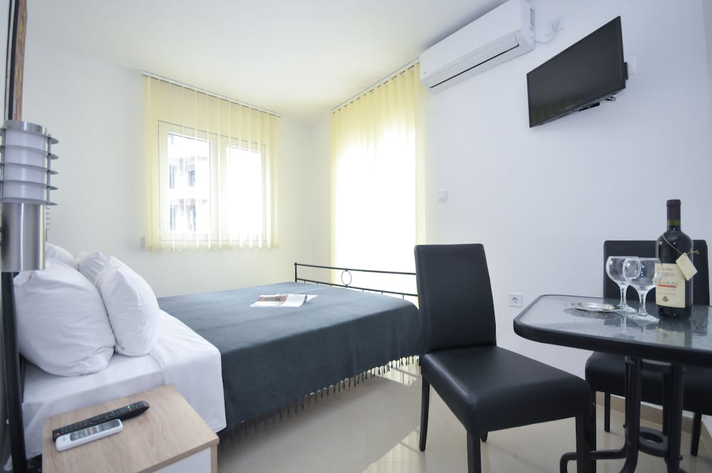 

Milano - Sveti Stefan - Hotel Oaza