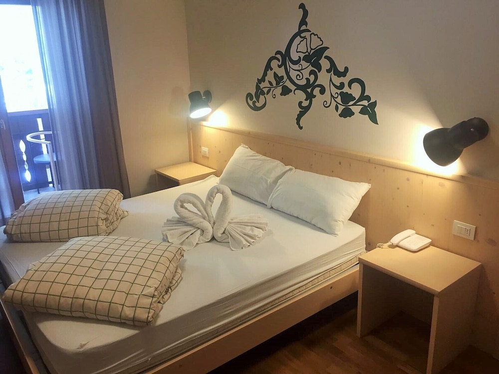 

Napoli - Dimaro - Smart Hotel Renzi