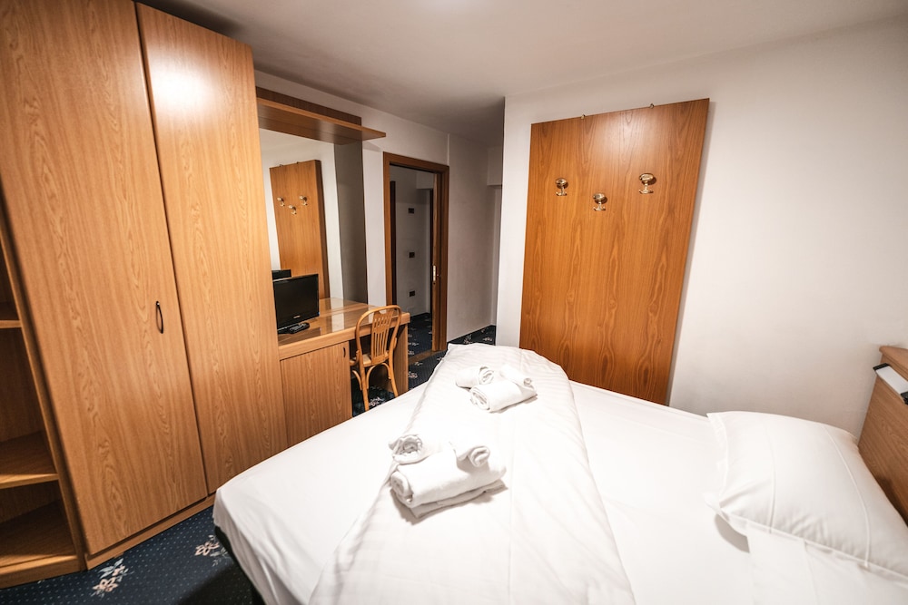 

Brindisi - Dimaro - Smart Hotel Renzi