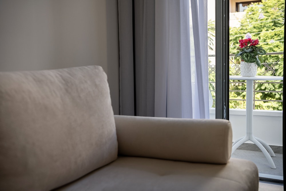 

Brindisi - Agia Marina Nea Kydonias - Epavli Boutique Hotel