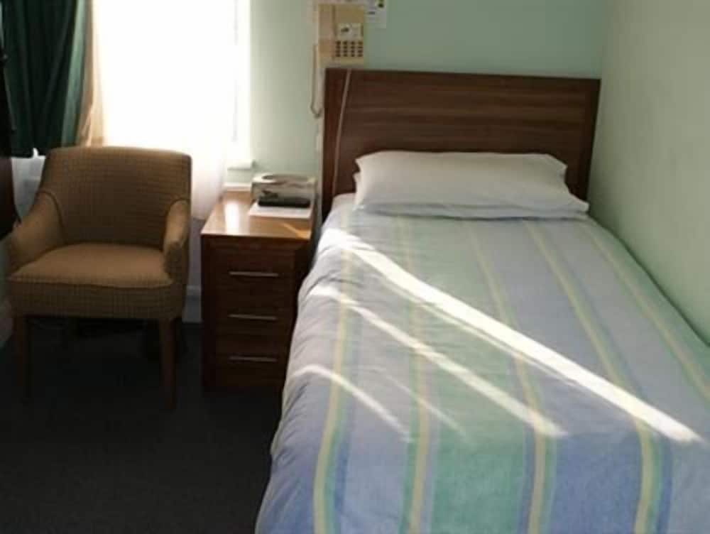 

Roma - Thornton Heath - Kirkdale Hotel
