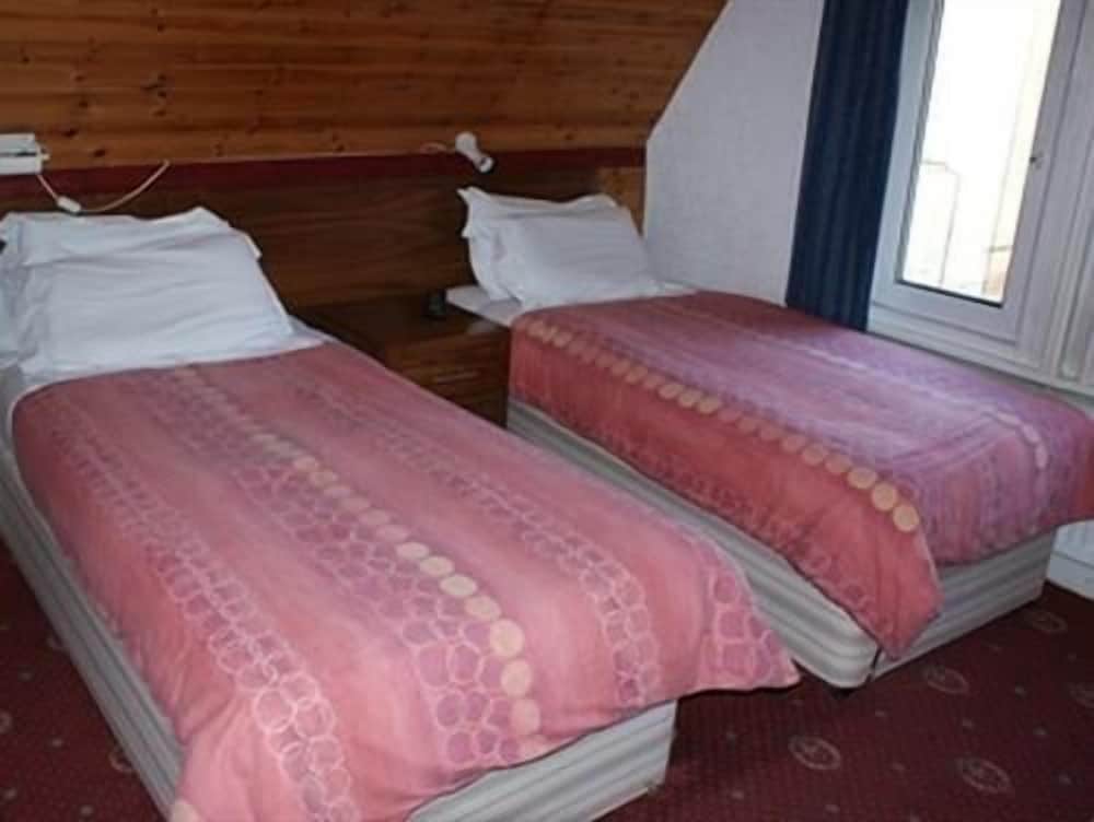 

Cagliari - Bromley - Kirkdale Hotel