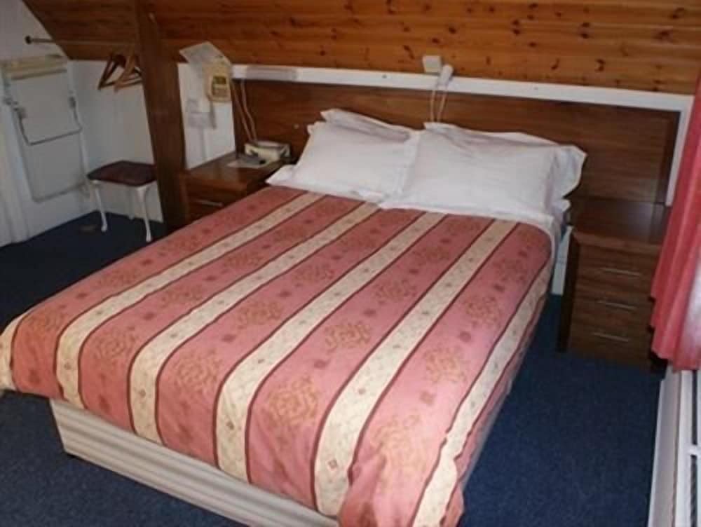 

Bologna - Bromley - Kirkdale Hotel