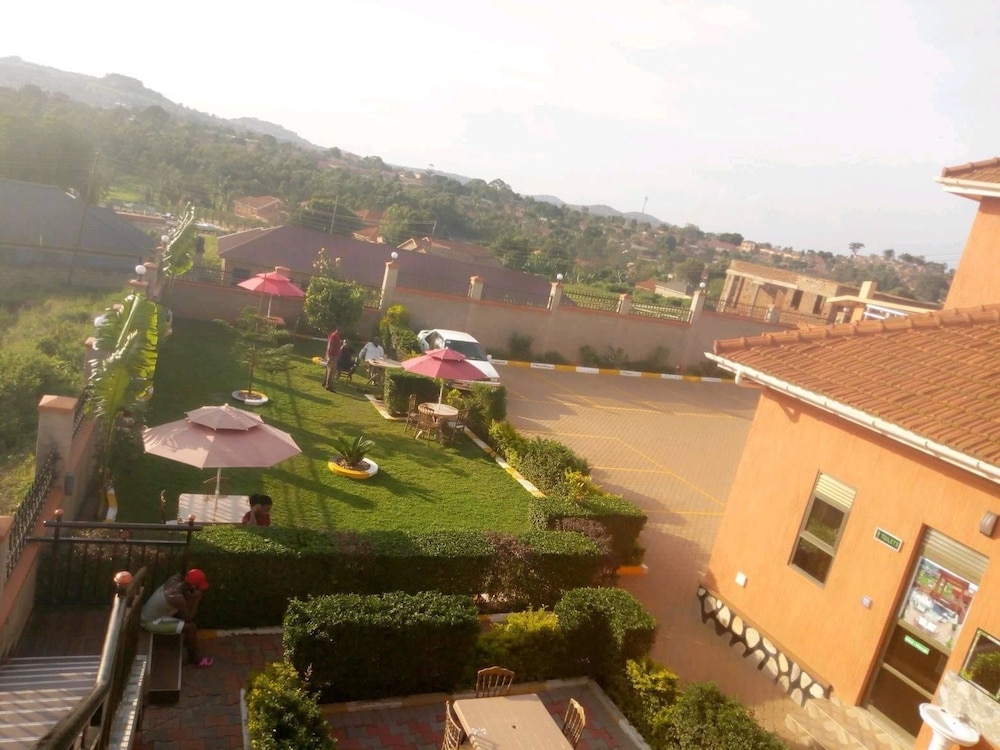 

Roma - Kampala - Faida Hill Motel