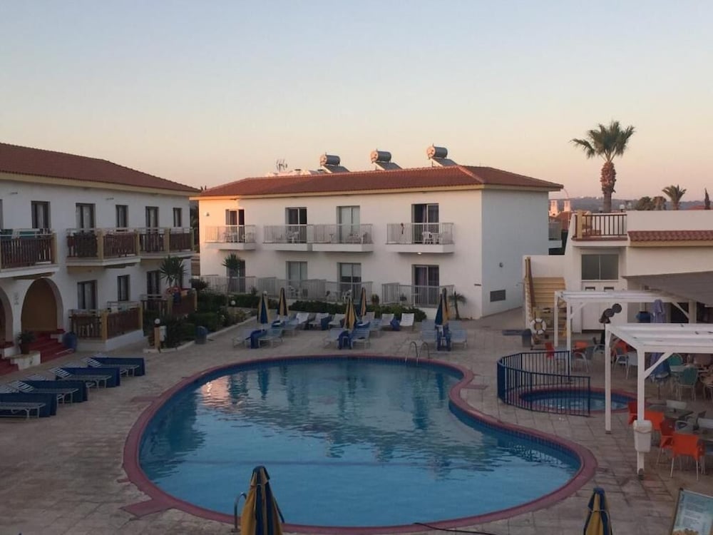 

Bologna - Ayia Napa - Cosmelenia Hotel Apartments
