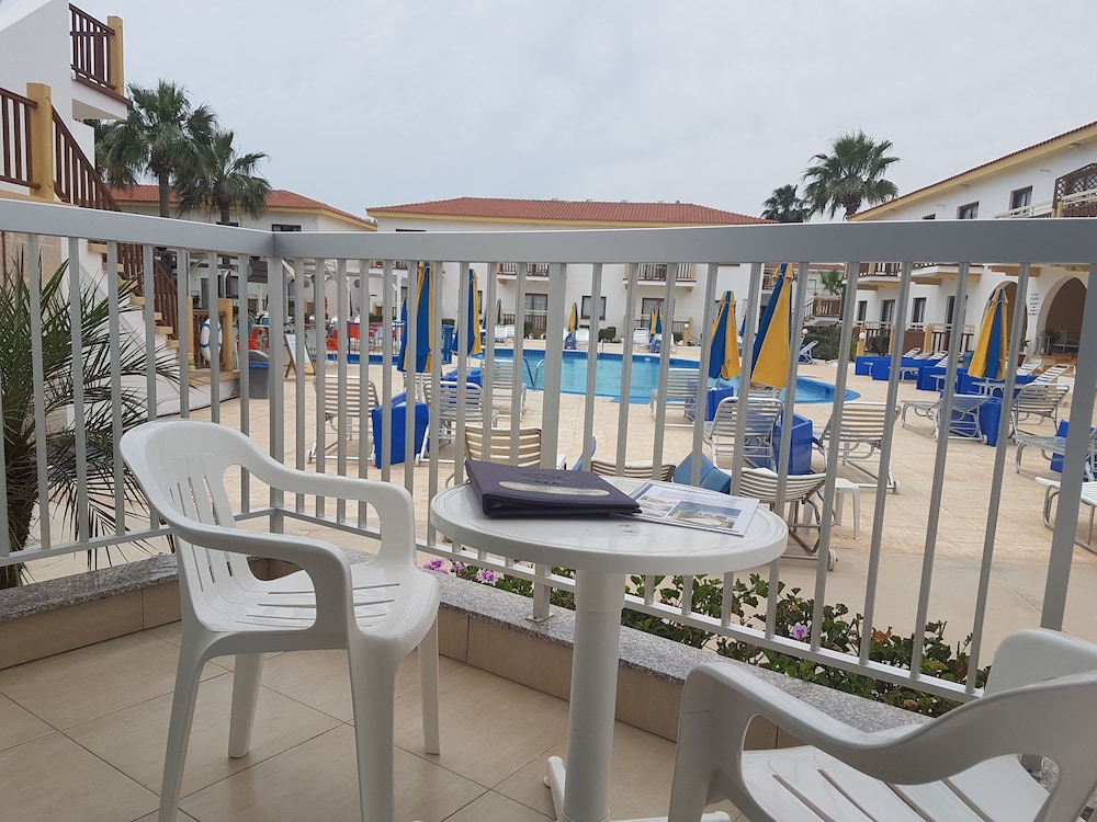 

Bologna - Ayia Napa - Cosmelenia Hotel Apartments
