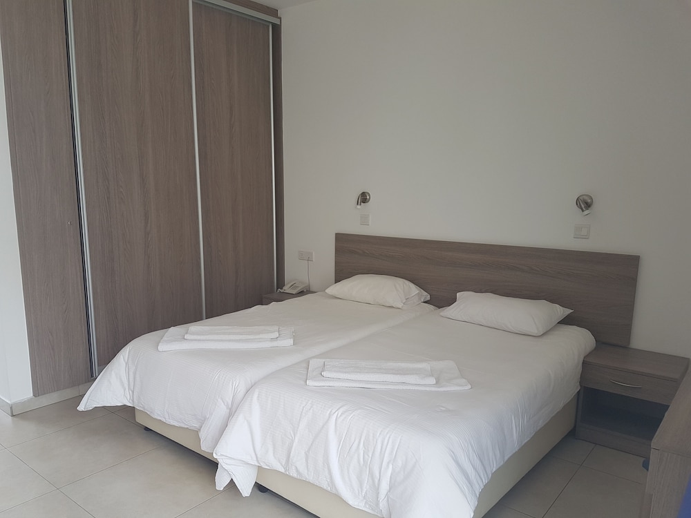 

Bologna - Ayia Napa - Cosmelenia Hotel Apartments