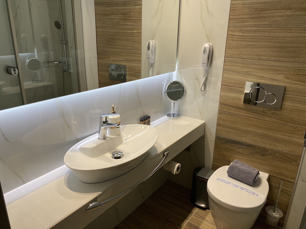 

Torino - Kokkíni Khánion - Marvel Deluxe Rooms