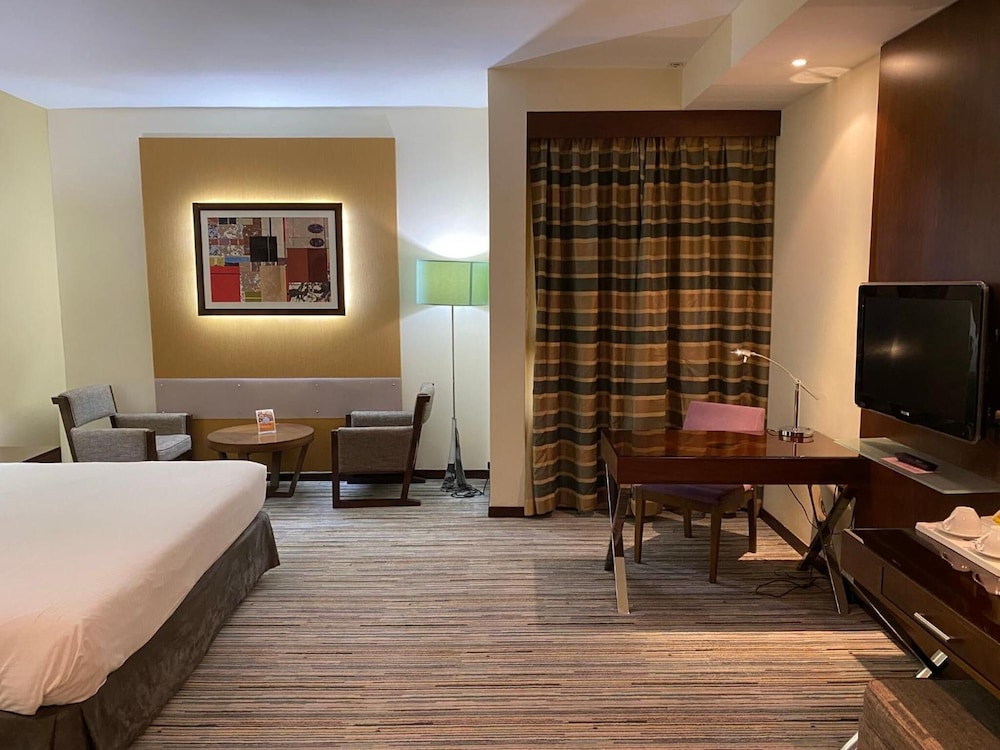 

Catania - Abu Dhabi - Phoenix Plaza Hotel Apartments